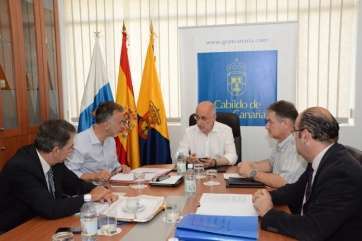 Reunión convocada por el presidente Antonio Morales para estudiar los expedientes para el mantenimiento de las vías insulares (Foto Acfi Press)