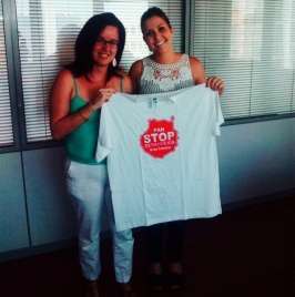 La consejera de Vivienda del Cabildo de Gran Canaria, Ylenia Pulido, y una representante de la PAH (Foto TA)