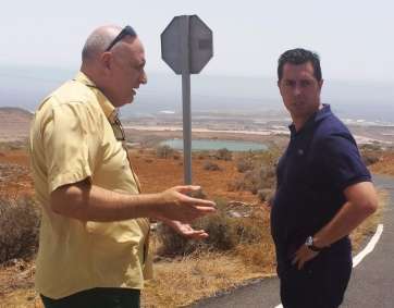 El concejal de Vías y Obras, Alejandro Ramos, con el presidente de la Escudería Telde, Pepe Marín (Foto TA)