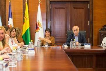 La alcaldesa de Telde, esta mañana en la cumbre insular contra la pobreza (Foto TA)