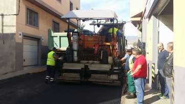 Imagen de archivo de unas obras de asfaltado en Telde (Foto TA)