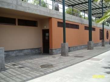 Imagen de los locales municipales de los bajos del parque de San Juan (Foto TA)