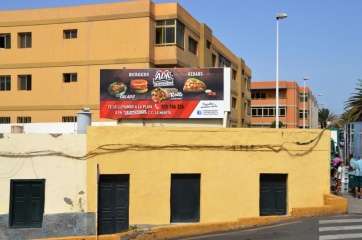 Carteles publicitarios instalados (Foto TA)