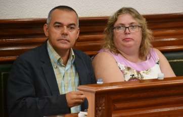 María Luisa Dávila, en una imagen de archivo junto al también concejal de Más por Telde Álvaro Monzón (Foto TA)