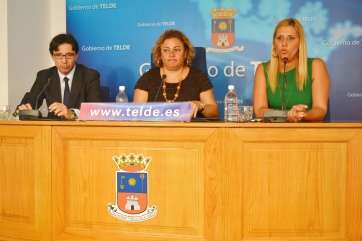 Pedro Herrera, Mari Carmen Castellano y Minerva Santana, durante la firma y presentación del acuerdo (Foto TA)