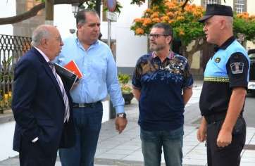 Félix Ramos, en una imagen de archivo junto a los concejales Gregorio Viera y Juan Martel, y al consejero insular Francisco Trujillo (Foto TA)