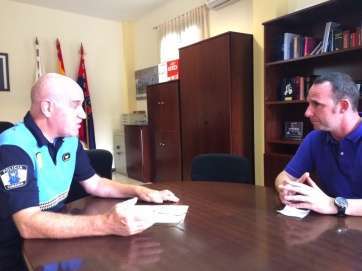 Reunión Eloy Santana, concejal de limpieza Viaria, y Félix Ramos, jefe de la Policía Local (Foto TA)