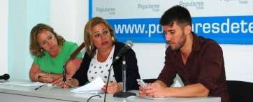 Joan Perdomo (d), junto a Castellano, en una reunión del comité local del PP (Foto TA)