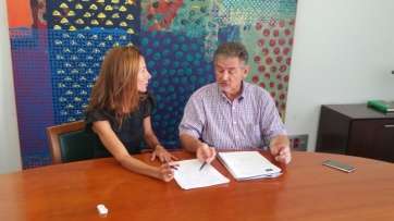 La nueva directora de Valora con el consejero de Hacienda, Pedro Justo Brito (Foto TA)