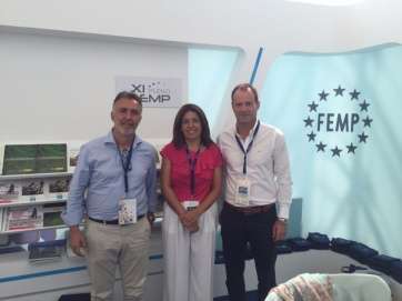 La alcaldesa con el vicepresidente del Cabildo, Víctor Torres, y Óscar Hernández (Foto TA)