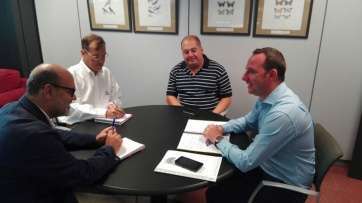 Imagen de la reunión del concejal Eloy Santana con el consejero Juan Manuel Brito (Foto TA)