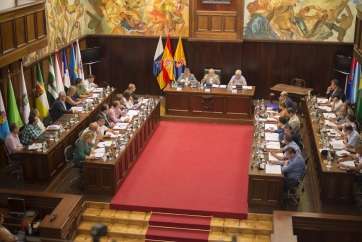 Imagen de archivo de una cumbre insular con los 21 alcaldes grancanarios (Foto TA)