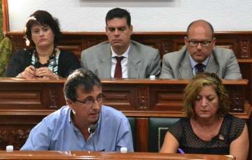 El edil Juan Fco. Artiles, responsable de Urbanismo, junto a otros socios de gobierno (Foto TA)