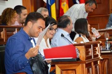 Los dos ediles de SPG en el último Pleno de Telde (Foto TA)