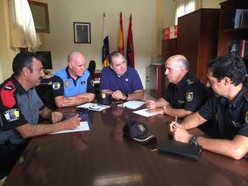 Imagen de la primera sesión de la mesa de trabajo entre los tres cuerpos policiales (Foto TA)