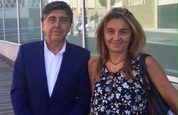 La concejala socialista Soledad Hernández, de Desarrollo Local, con el consejero de Empleo del Cabildo, Gilberto Díaz (Foto TA)