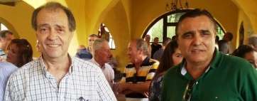 Paco Valido (d.), junto al concejal José Suárez en una imagen reciente (Foto TA)