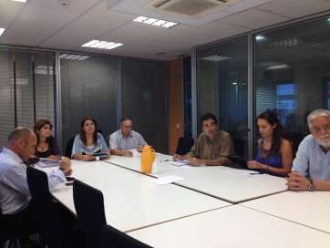 Imagen de la última sesión de la Comisión de Seguimiento del realojo de Ojos de Garza (Foto TA)