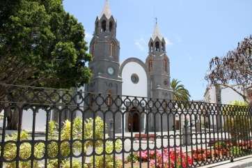 Perspectiva de la plaza de San Juan con la Basílica de fondo (Foto Jesús Ruiz)