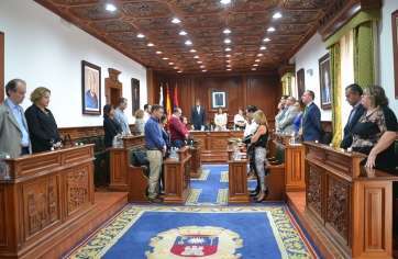 Minuto de silencio guardado hoy en el salón de plenos de Telde (Foto TA)