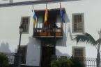 Casas Consistoriales de Telde con la bandera a plena asta, a las 12.34 horas de este lunes (Foto TA)