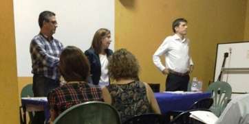 Imagen de la reunión de esta noche en Jinámar (Foto TA)