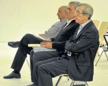 Los tres acusados, ayer en el Juzgado de lo Penal número 4 de la capital (Foto Gerardo Montesdeoca-C7)