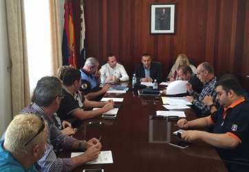 La nueva comisión de participación ciudadana de la Concejalía de Playas, ayer durante su primera sesión (Foto TA)