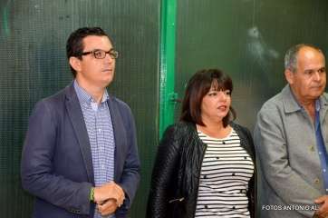 Momento del acto de anoche en Jinámar (Foto TA)