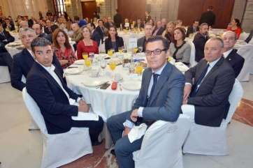 Mesa en la que figuraban la alcaldesa de Telde, el diputado regional Pablo Rodríguez y el periodista Ángel Tristán (Foto TA)