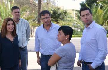 La alcaldesa y otros concejales del Pacto de Telde durante una reciente visita institucional a Las Remudas (Foto TA)