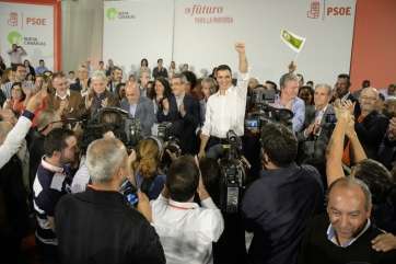 Pedro Sánchez saluda al público al término del mitin (Foto Acfi Press)