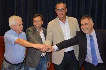 Los firmantes del acuerdo (Foto TA)