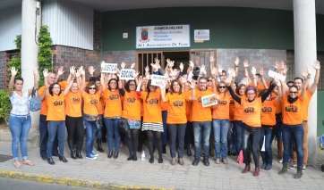 Protesta, hoy, ante la sede de la Concejalía de Servicios Sociales del Ayuntamiento de Telde, en Los Llanos (Foto TA)