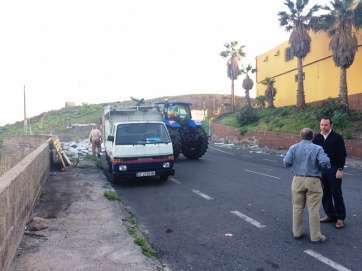 Retirada de escombros en Cruz de La Gallina (Foto TA)