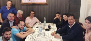 Los concejales de Más por Telde, en un momento del brindis (Foto TA)