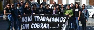 Imagen de archivo de una protesta de los empleados de Gestel hace más de un año frente a la sede del Ayuntamiento (Foto TA)