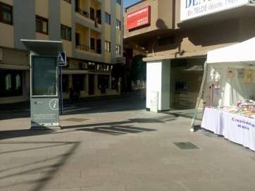 Uno de los puestos de las ONGs (Foto TA)