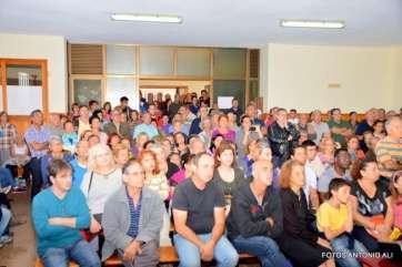 Imagen de archivo de una asamblea informativa de los vecinos de Ojos de Garza (Foto Antonio Alí)