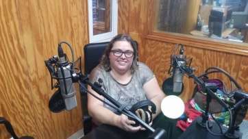 Luisa Dávila, en los estudios de Radio Faycán (Foto TA)