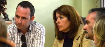 Eloy Santana con la alcaldesa Carmen Hernández (Foto TA)