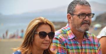 El concejal socialista Gregorio Viera con su compañera de partida y edila de Desarrollo Local, Soledad Hernández (Foto TA)