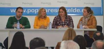 Carlos Esther, Australia Navarro, Mari Carmen Castellano y Sonsoles Martín, esta tarde durante el comité local (Foto Antonio Alí)