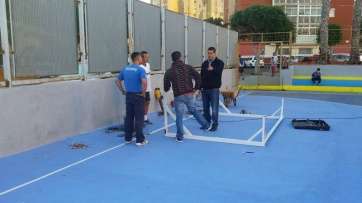 Ojeda, con chaqueta oscura en Eucaliptos I (Foto TA)