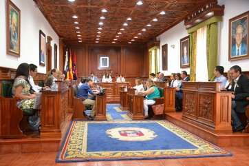 Imagen de archivo de un pleno municipal (Foto TA)