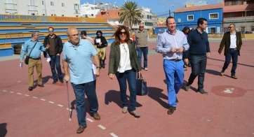 Momento de la visita institucional realizada por Hernández, hoy, a Marpequeña (Foto TA)