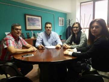 Momento de la firma del convenio (Foto TA)