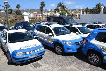 Vehículos de la Policía Local de Telde en las dependencias municipales de San Juan (Foto TA)