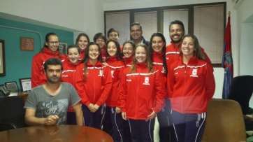 Ojeda, con miembros del club (Foto TA)