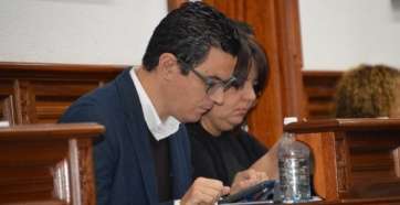 Los dos ediles de Coalición Canaria en el Pleno celebrado hoy en Telde (Foto TA)